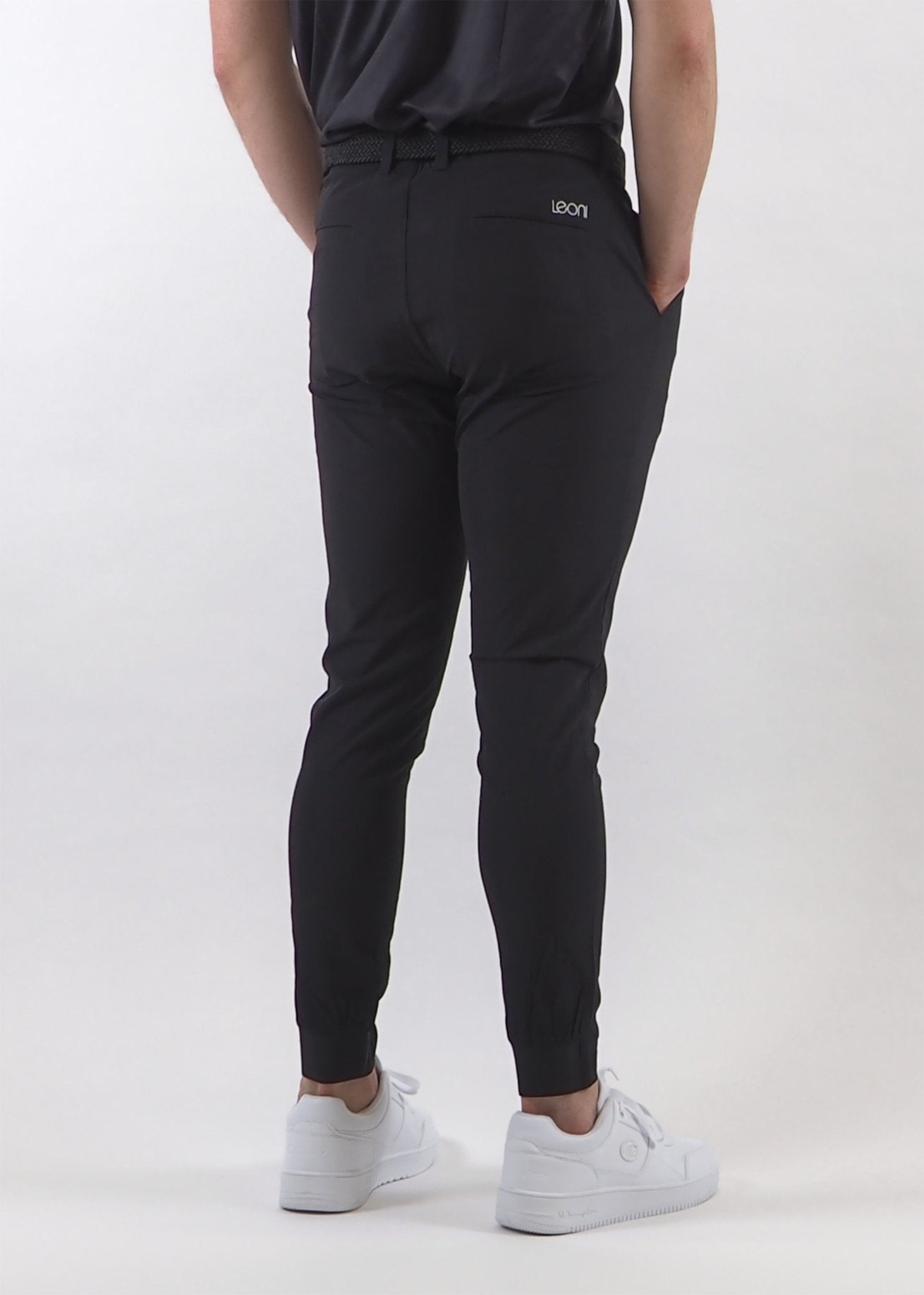 Miesten slim fit golfjoggers, musta - Leoni