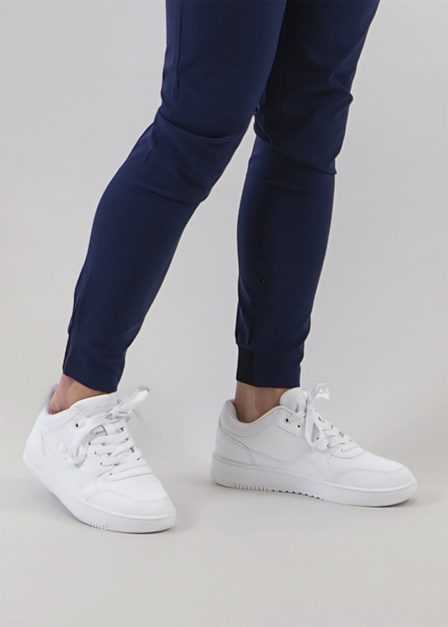 Miesten slim fit golfjoggers, navy blue - Leoni