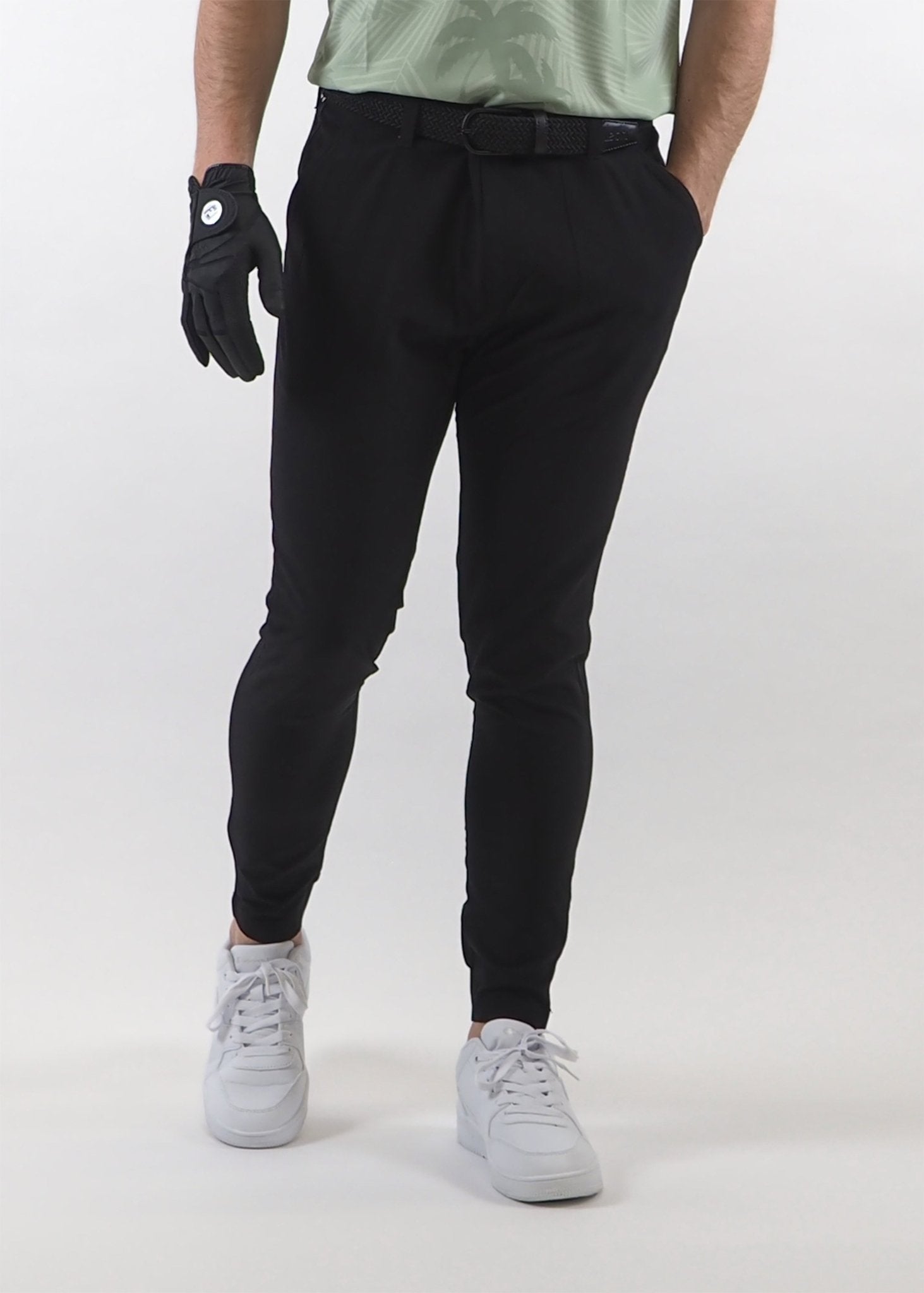 Miesten slim fit golfjoggers, musta - Leoni